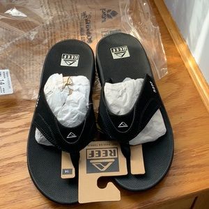 Reef men’s black and silver bottle opener flipflop